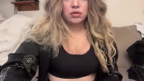 Snapshot of lemonkuilt chatting on November 4, 2025, 9:47 pm Jennifer online show from November 4, 2025, 9:47 pm