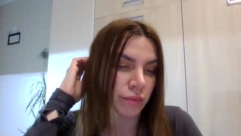 lena6122000 online show from April 1, 2026, 9:45 pm