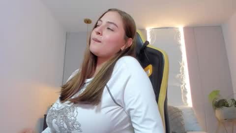 lena_jhons online show from December 15, 2025, 8:13 pm