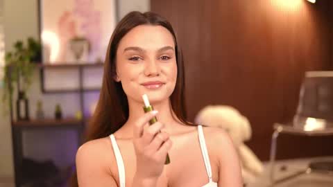 Lena Laurent online show from May 31, 2026, 9:05 am