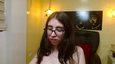 Snapshot of lena_roses chatting on March 4, 2025, 9:54 pm Lena online show from March 4, 2025, 9:54 pm