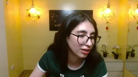 Snapshot of lena_roses chatting on March 5, 2025, 12:59 am Lena online show from March 5, 2025, 12:59 am