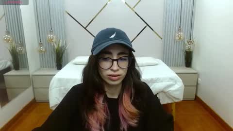 Snapshot of lena_roses chatting on October 14, 2025, 8:42 pm Lena online show from October 14, 2025, 8:42 pm