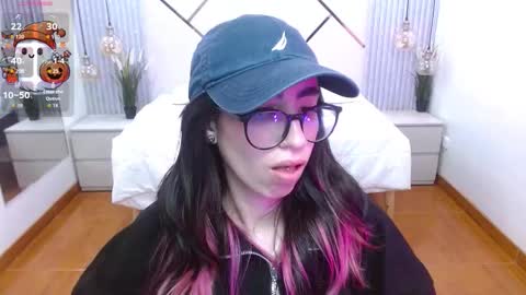 Snapshot of lena_roses chatting on October 18, 2025, 8:53 pm Lena online show from October 18, 2025, 8:53 pm