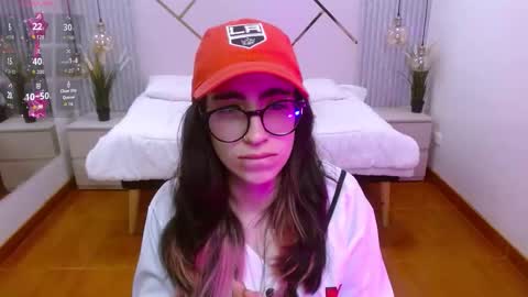 Lena online show from November 15, 2025, 1:18 pm