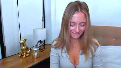 lena_sexi online show from October 22, 2025, 6:57 am