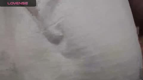 lenagolden online show from November 17, 2025, 12:22 pm