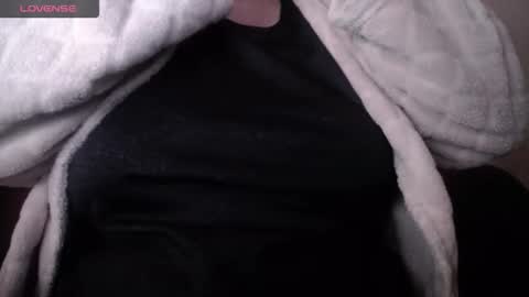 Snapshot of lenagolden chatting on March 4, 2026, 11:38 am lenagolden online show from March 4, 2026, 11:38 am