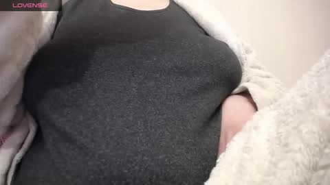 lenagolden online show from March 25, 2026, 9:43 pm