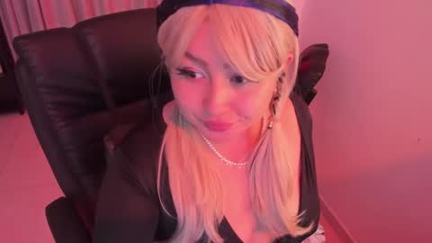 Lenna Kang online show from November 23, 2025, 7:57 pm