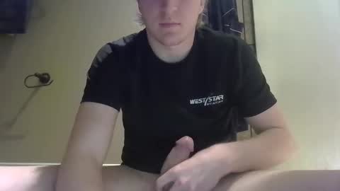 Snapshot of lenewton2004 chatting on February 5, 2025, 10:44 pm lenewton2004 online show from February 5, 2025, 10:44 pm