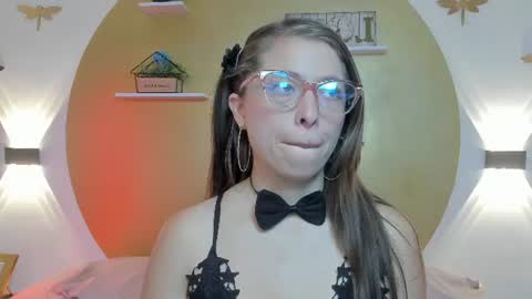 Snapshot of lenna_phillips chatting on June 18, 2026, 11:25 am Lenna online show from June 18, 2026, 11:25 am