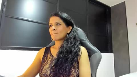 Snapshot of lenna_rosse_ chatting on October 10, 2025, 2:43 am L E N N A online show from October 10, 2025, 2:43 am