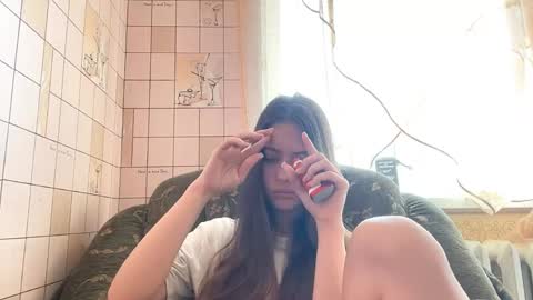 Hellomy name is Natalyits my first day here nice to meet you Give me 50 thumbs ups online show from May 3, 2026, 4:40 am
