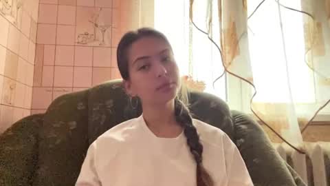 Hellomy name is Natalyits my first day here nice to meet you Give me 50 thumbs ups online show from May 26, 2026, 3:35 am