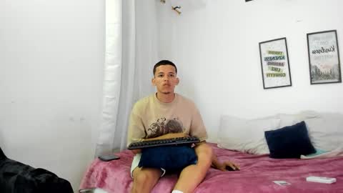 Snapshot of lenseu chatting on December 16, 2025, 3:28 pm LENSEU online show from December 16, 2025, 3:28 pm