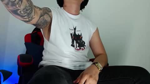 Snapshot of leo_cumming01 chatting on November 23, 2025, 2:55 am Yesid online show from November 23, 2025, 2:55 am