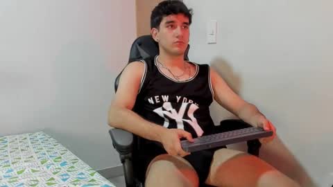 Snapshot of leo_jones389 chatting on December 7, 2024, 2:53 am Leo Jones online show from December 7, 2024, 2:53 am