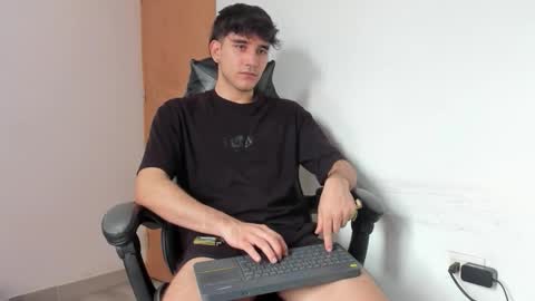 Snapshot of leo_jones389 chatting on October 27, 2025, 3:27 pm Leo Jones online show from October 27, 2025, 3:27 pm