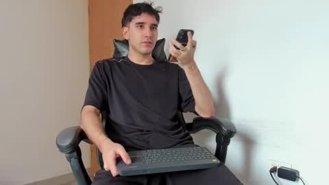 Snapshot of leo_jones389 chatting on November 6, 2025, 4:30 pm Leo Jones online show from November 6, 2025, 4:30 pm