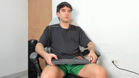 Snapshot of leo_jones389 chatting on December 1, 2025, 12:26 am Leo Jones online show from December 1, 2025, 12:26 am