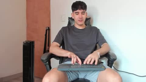 Snapshot of leo_jones389 chatting on December 16, 2025, 3:39 pm Leo Jones online show from December 16, 2025, 3:39 pm