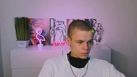 Snapshot of leo_valor chatting on December 5, 2025, 10:46 am leo_valor online show from December 5, 2025, 10:46 am