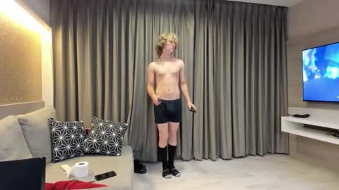 Snapshot of leo_wildd chatting on October 5, 2025, 7:56 pm leo_wildd online show from October 5, 2025, 7:56 pm