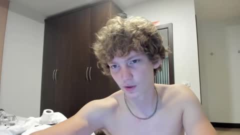 Snapshot of leo_wildd chatting on October 11, 2025, 5:17 am leo_wildd online show from October 11, 2025, 5:17 am