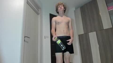 Snapshot of leo_wildd chatting on October 27, 2025, 5:17 pm leo_wildd online show from October 27, 2025, 5:17 pm