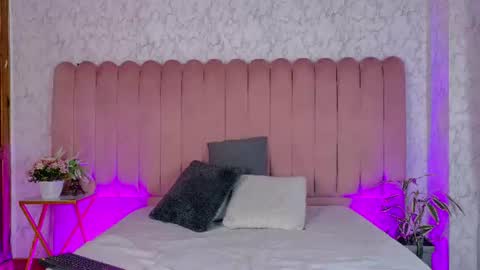 Snapshot of leo_williams_ chatting on July 14, 2026, 12:00 pm Leo Williams online show from July 14, 2026, 12:00 pm