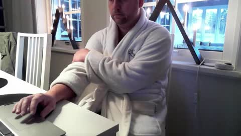 Snapshot of leofromsweden chatting on December 16, 2025, 8:30 am Leofromsweden online show from December 16, 2025, 8:30 am