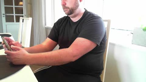 Leofromsweden online show from April 13, 2026, 12:32 pm