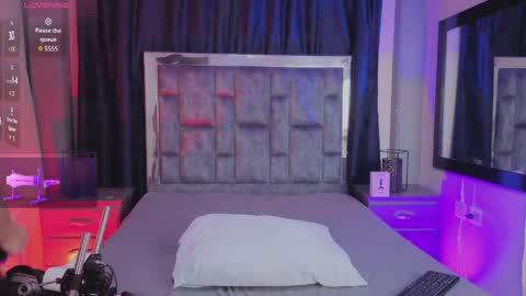 Snapshot of leomonnroe chatting on April 18, 2026, 7:18 pm leomonnroe online show from April 18, 2026, 7:18 pm