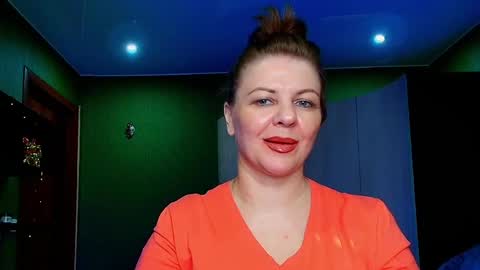 Leona tracie online show from May 11, 2026, 3:45 am