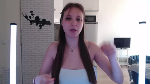 Snapshot of leonaalove chatting on April 21, 2026, 2:34 pm Leonaalove online show from April 21, 2026, 2:34 pm