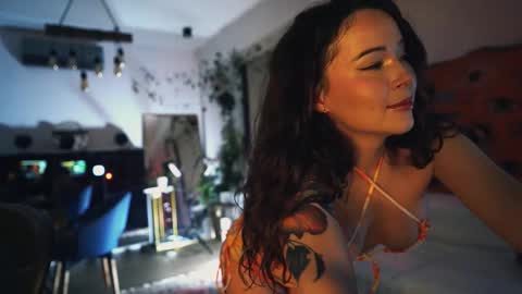 Leo online show from December 18, 2025, 10:38 pm