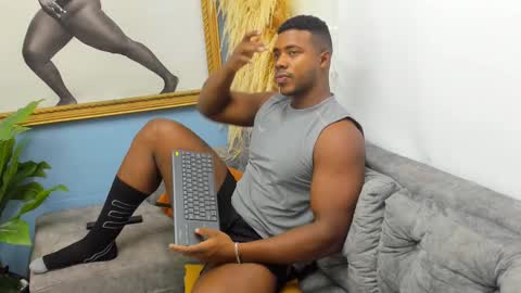 Leandro jones online show from November 17, 2025, 11:49 am