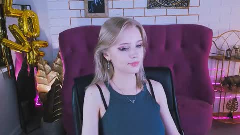 Snapshot of leonastone chatting on October 9, 2025, 5:11 pm leonastone online show from October 9, 2025, 5:11 pm