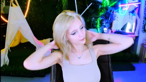 Snapshot of leonastone chatting on November 14, 2025, 6:28 pm leonastone online show from November 14, 2025, 6:28 pm