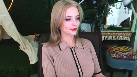 Snapshot of leonastone chatting on December 3, 2025, 6:06 pm leonastone online show from December 3, 2025, 6:06 pm