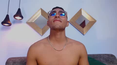 Snapshot of leondisanto chatting on December 5, 2025, 6:37 pm Leon online show from December 5, 2025, 6:37 pm