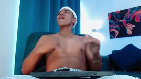 Snapshot of leondisanto chatting on December 16, 2025, 6:35 pm Leon online show from December 16, 2025, 6:35 pm