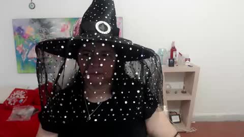 leonela   online show from October 31, 2025, 11:17 pm