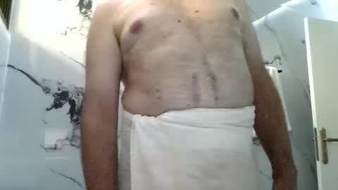 Snapshot of leonew71 chatting on December 18, 2025, 5:35 am leonew71 online show from December 18, 2025, 5:35 am