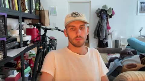 Snapshot of leonvampire chatting on October 9, 2025, 2:15 pm Leon online show from October 9, 2025, 2:15 pm