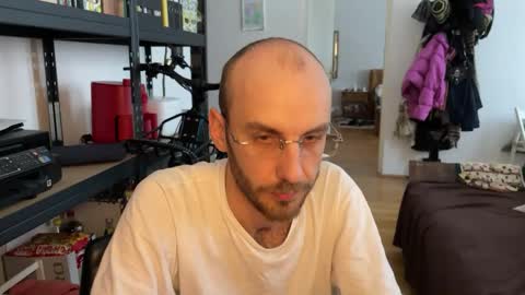 Snapshot of leonvampire chatting on December 4, 2025, 12:14 pm Leon online show from December 4, 2025, 12:14 pm