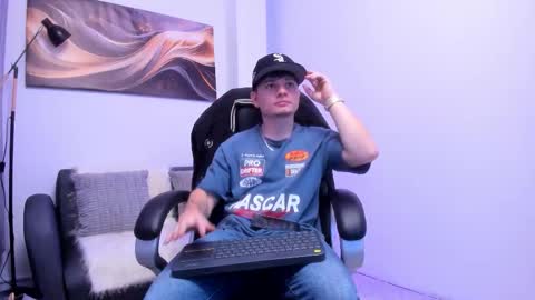 Leo  online show from November 14, 2025, 4:11 am