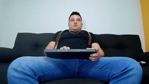 leoreem_ online show from November 6, 2025, 1:06 am