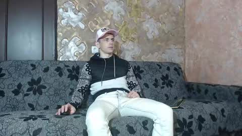 leoroman online show from October 25, 2025, 9:06 am